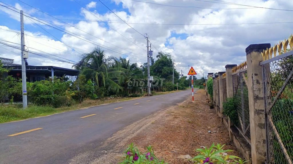 Đất chính chủ cần bán 16m mặt tiền nhựa lớn DH9.