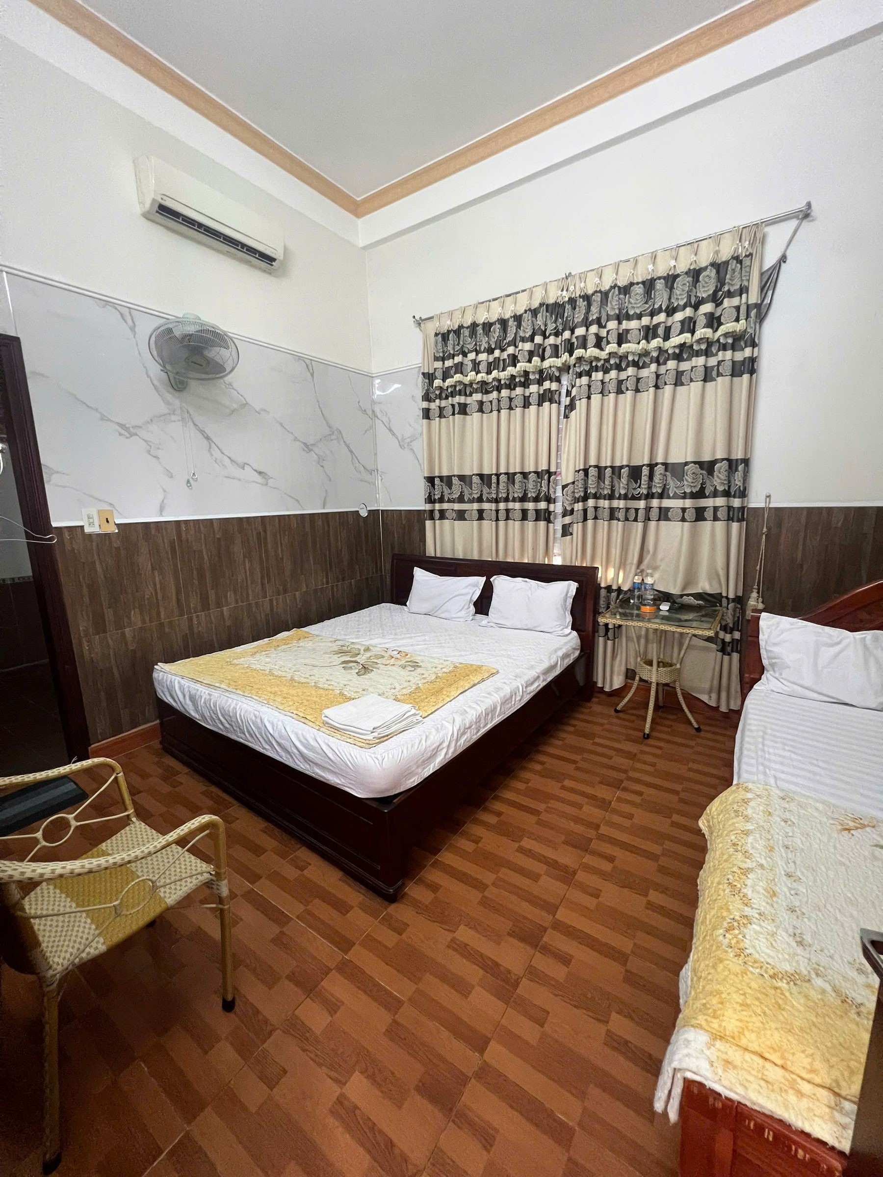 Chính chủ cần bán khách sạn Tây Đô mặt tiền đường Phạm Văn Đồng, pháp lý rõ ràng. Giá 7,9 tỷ (còn TL)