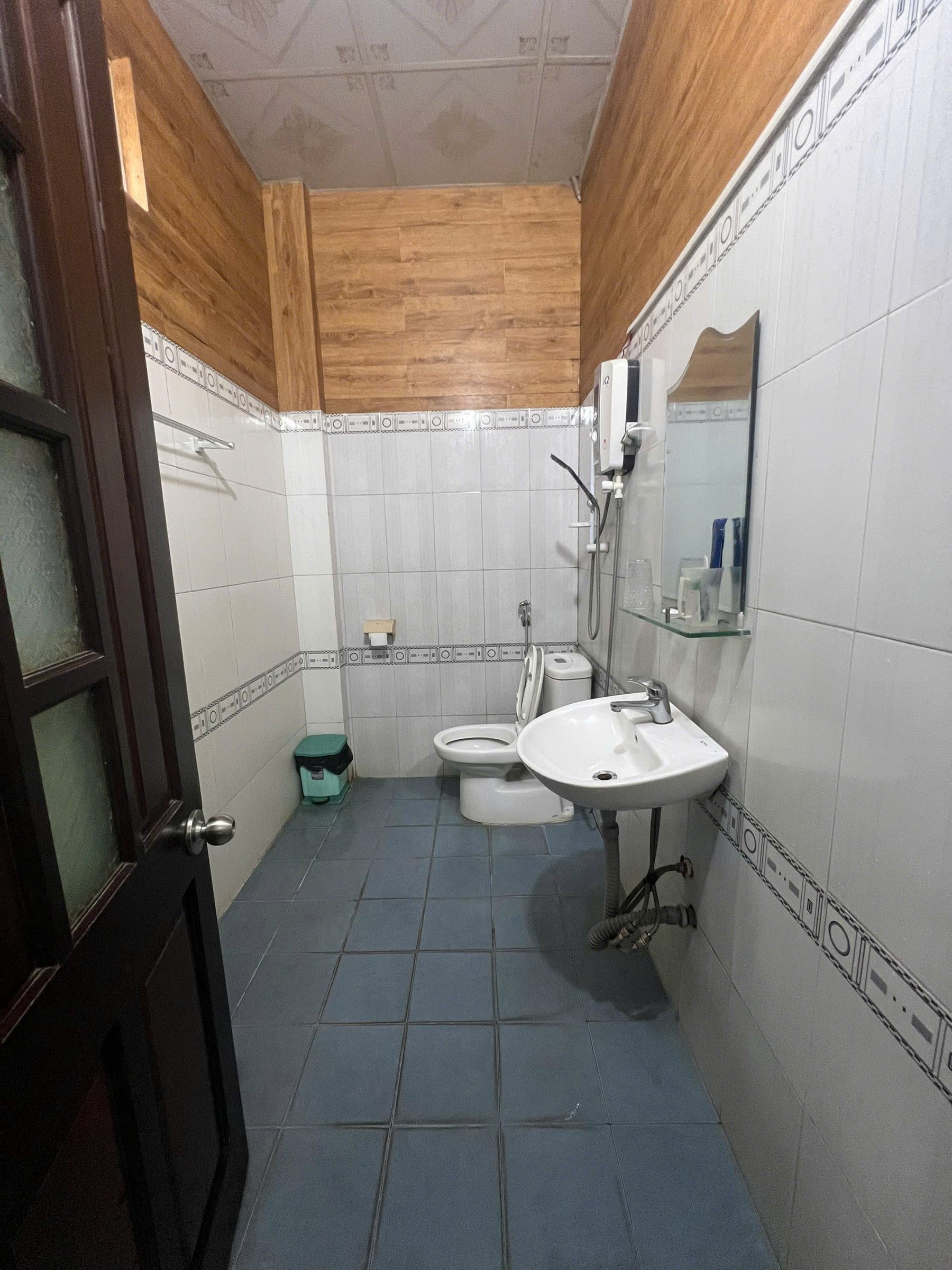 Chính chủ cần bán khách sạn Tây Đô mặt tiền đường Phạm Văn Đồng, pháp lý rõ ràng. Giá 7,9 tỷ (còn TL)