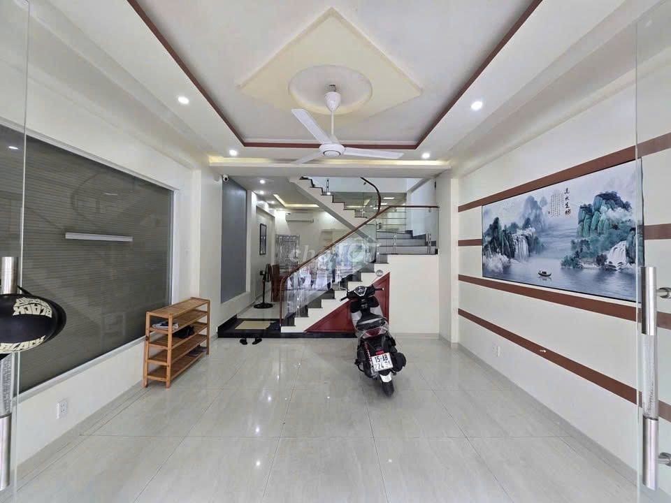 Cho thuê nhà phố Văn Cao, DT: 60m2, 3 p.ngủ full đồ. - Ảnh 1