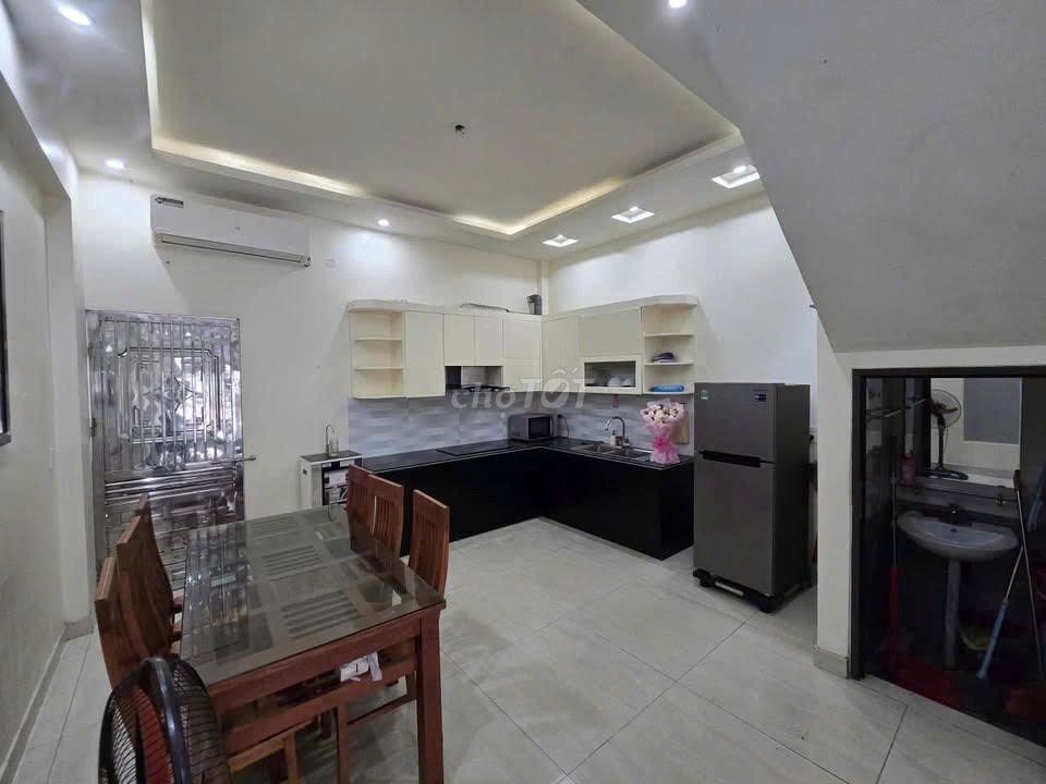 Cho thuê nhà phố Văn Cao, DT: 60m2, 3 p.ngủ full đồ. - Ảnh 3