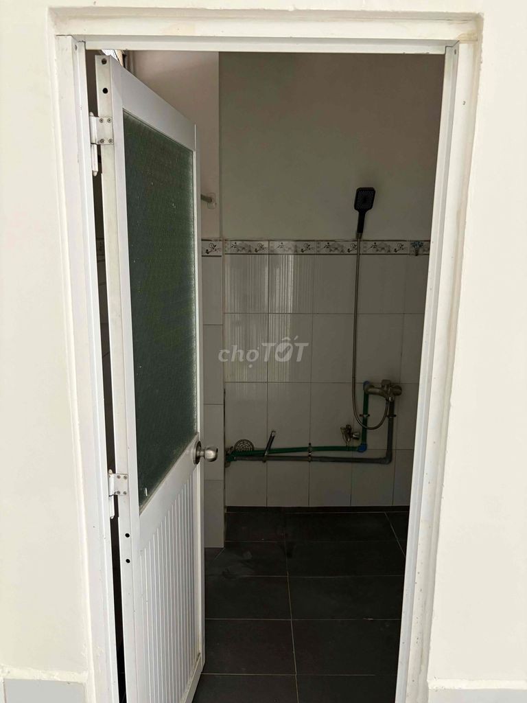 Nhà lầu rộng rãi sổ hồng gàn trường học kdc Phú An đối diện bv Hoan My - Ảnh 1
