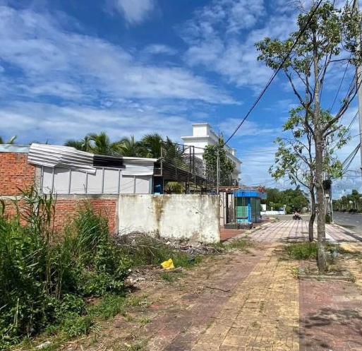 Bán miếng đất thổ cư, mặt tiền Quản Lộ Phụng Hiệp, Gần trung tâm TP.Cà Mau