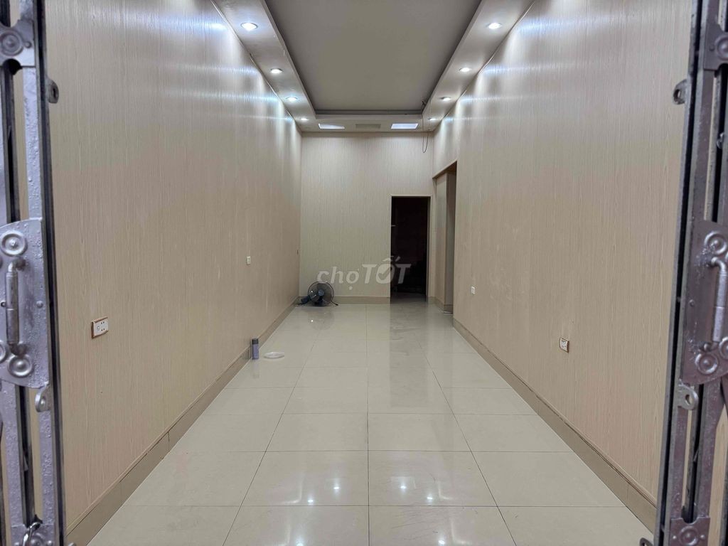 Cho thuê nhà riêng 2 tầng, trong ngõ, đường Thiên Lôi, gần chợ Đôn, Hả