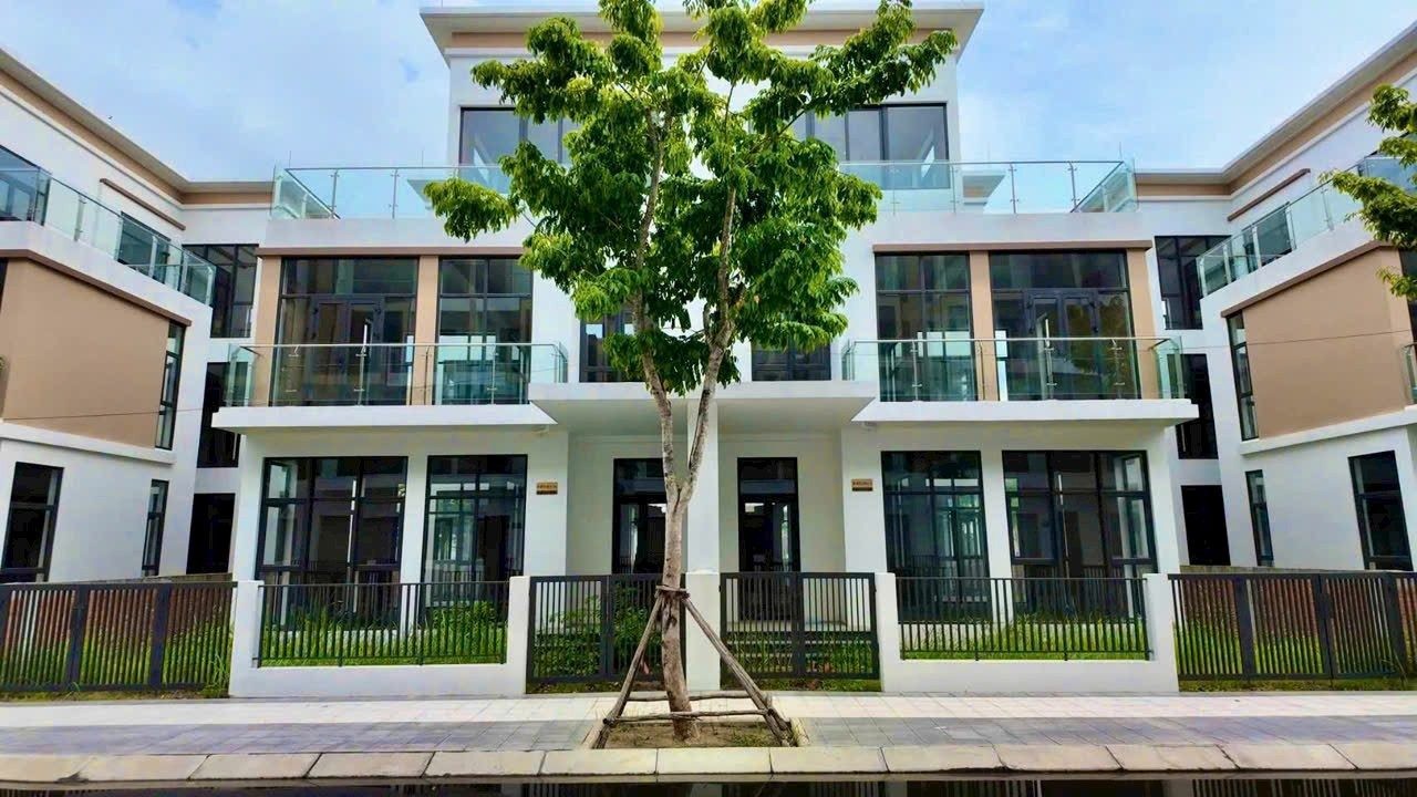 Bán giá 4.5 tỷ tại - Chọn - Xã Cần Giuộc Tây Ninh, 6x20, 4 tầng, nhận nhà ngay