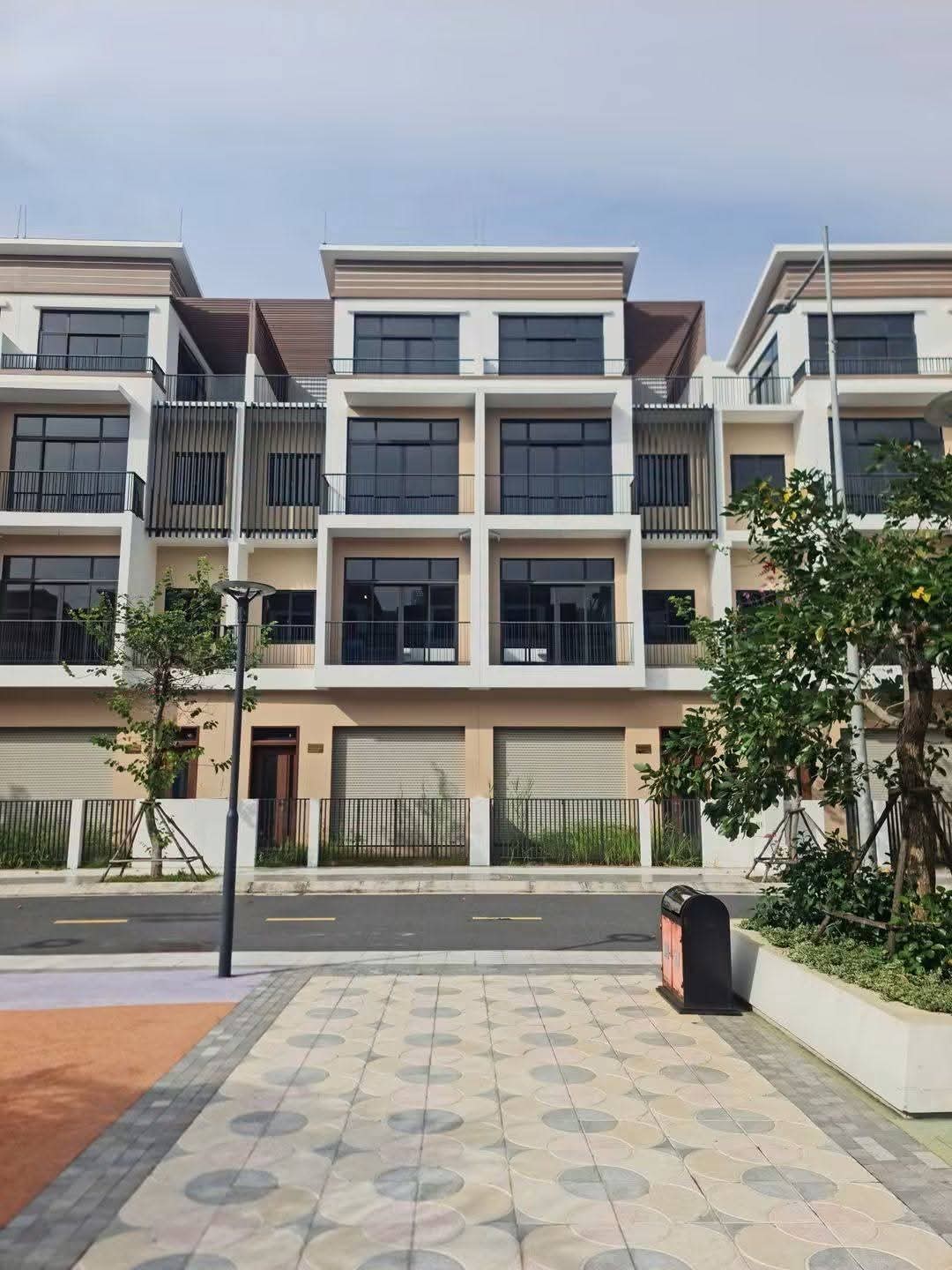 Bán giá 4.5 tỷ tại - Chọn - Xã Cần Giuộc Tây Ninh, 6x20, 4 tầng, nhận nhà ngay
