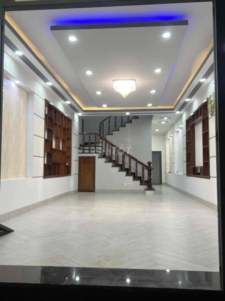 Nhà 4 Tầng trục chính đường D1 Lộ giới 30m đầu đường Kế bên QL1A