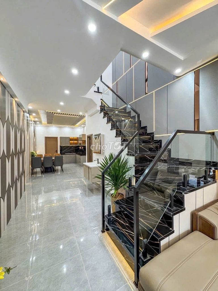 BÁN NHÀ TRỆT LẦU DT RỘNG HẺM 67 PHAN ĐĂNG LƯU GẦN VINCOM HÙNG VƯƠNG