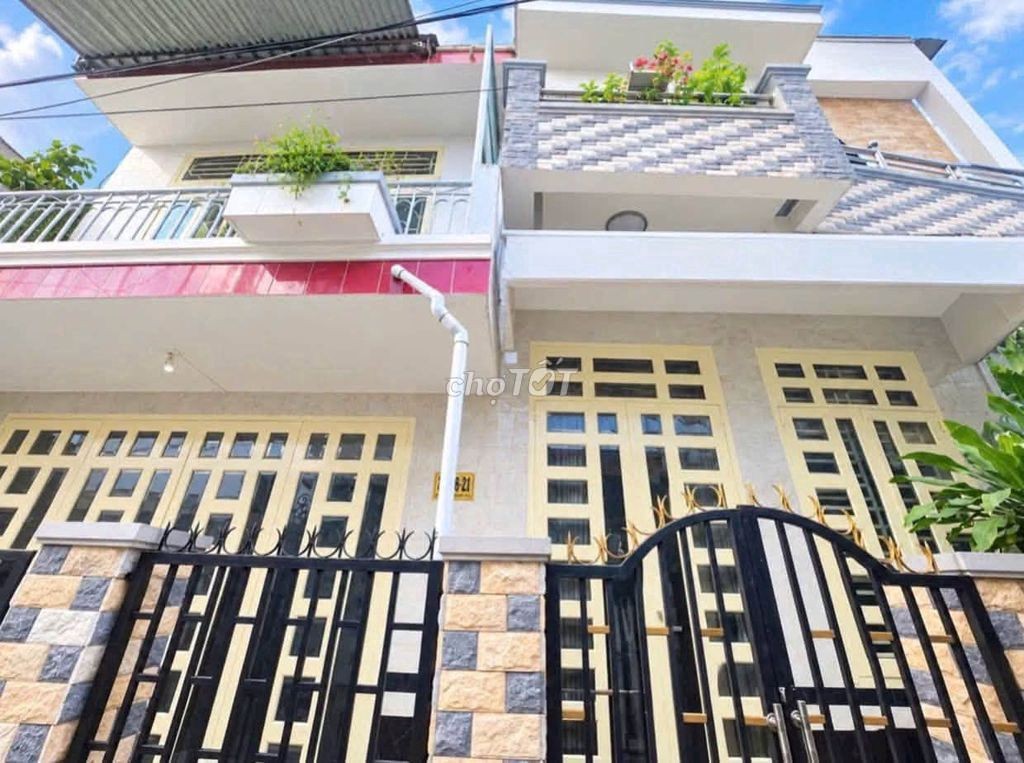 GIÁ RẺ - Bán 2 căn nhà lầu 99.3m2 hẻm 50 kế cầu Quang Trung - Ảnh 2