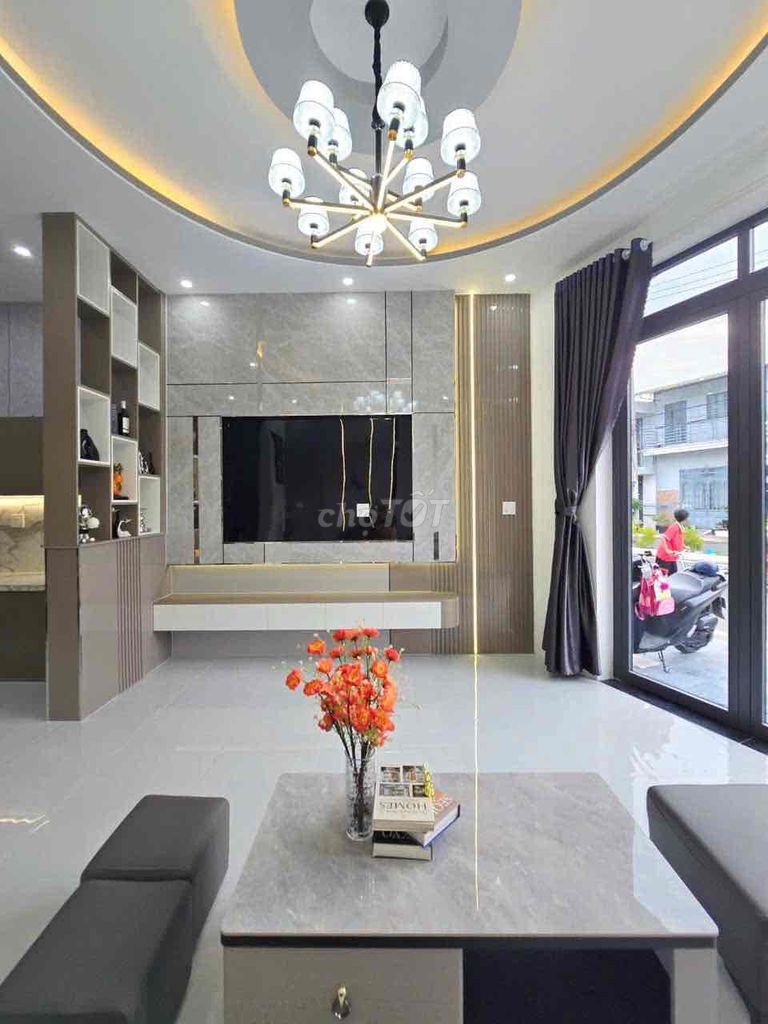 Nhà lầu xây mới mặt tiền đường 20m - Gần sân bay Cần Thơ - Ảnh 1