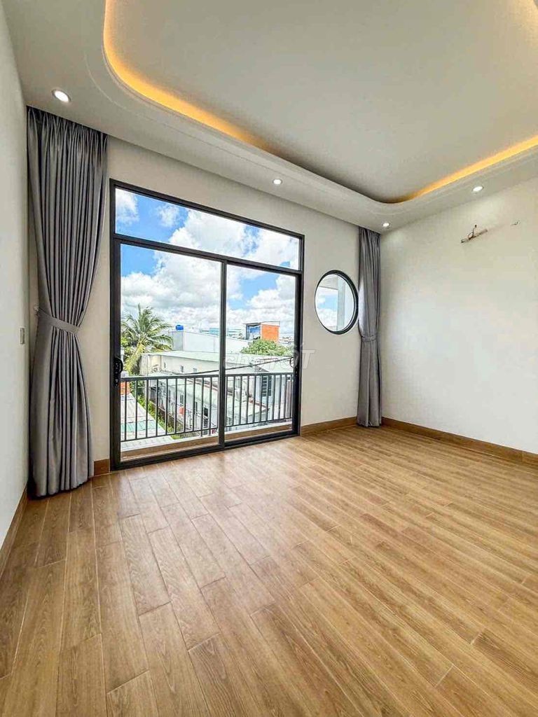 NHÀ LẦU 3 PHÒNG NGỦ HẺM 311 NGUYỄN VĂN CỪ NGANG ĐẠI HỌC CÔNG NGHỆ