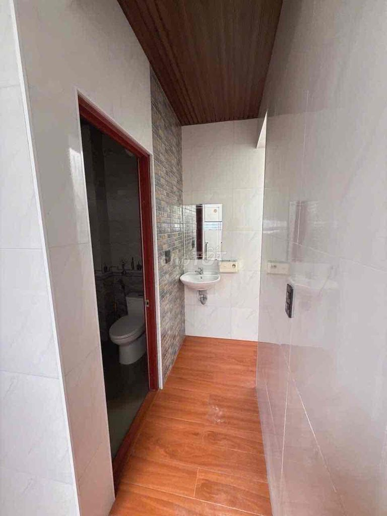 NHÀ GÁC LỬNG XÂY DỰNG KIÊN CỐ HẺM 266 Y MOAN ĐI VÀO (6x26)