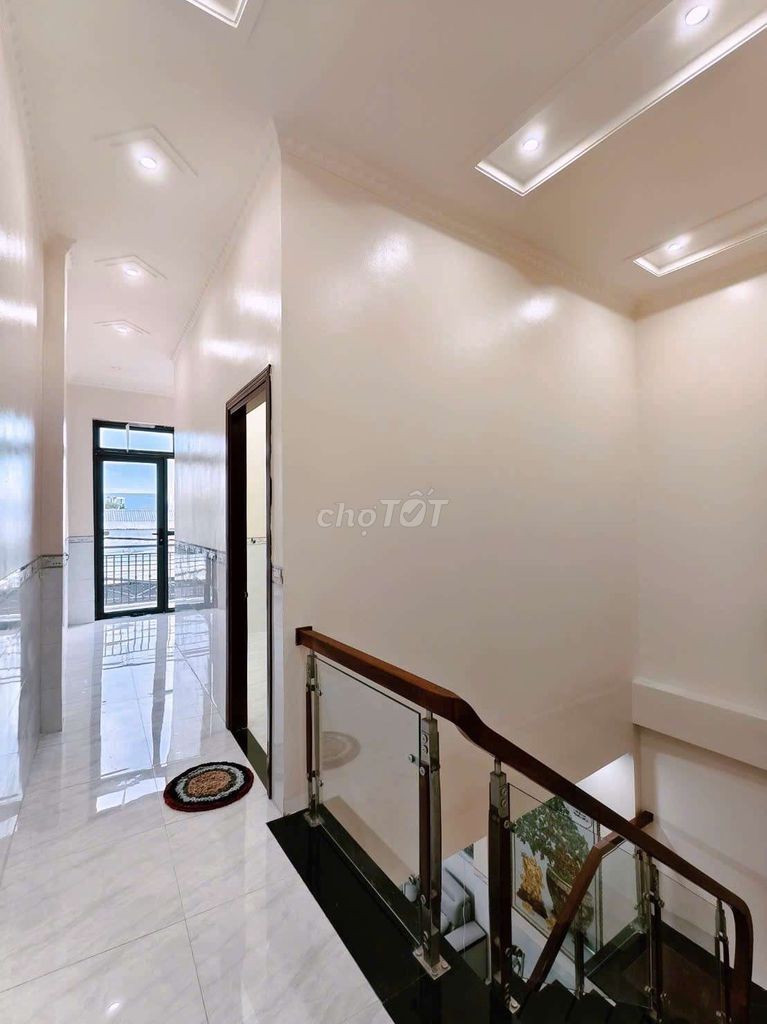 NHÀ RỘNG RÃI - HẺM 388JZ NGUYỄN VĂN CỪ
