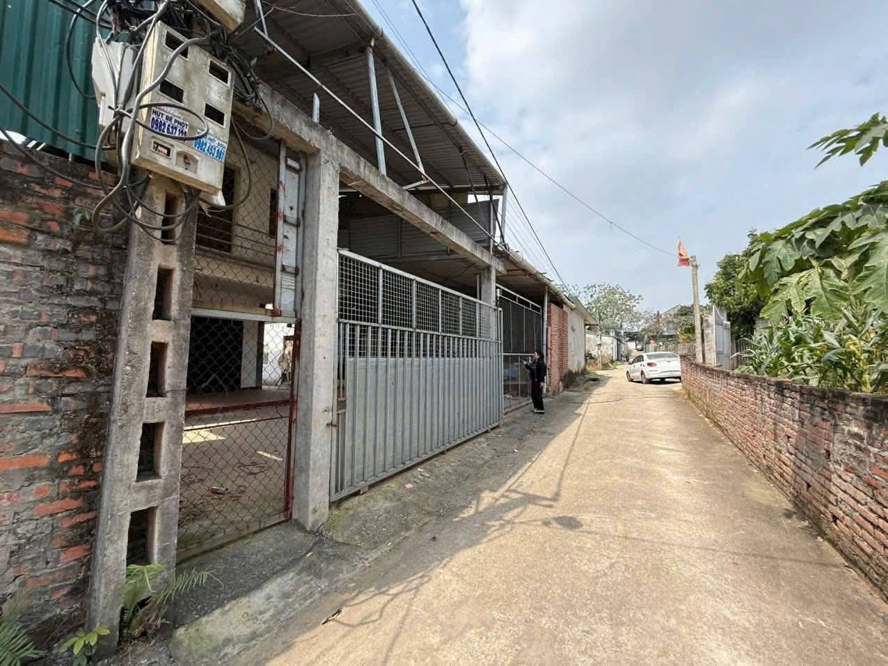 Gia đình cần tiền muốn bán nhanh ô đất gần 200m full thổ cư ở Khu 5 Thanh Đình. ( tặng nhà 2 tầng còn ở rất tốt )