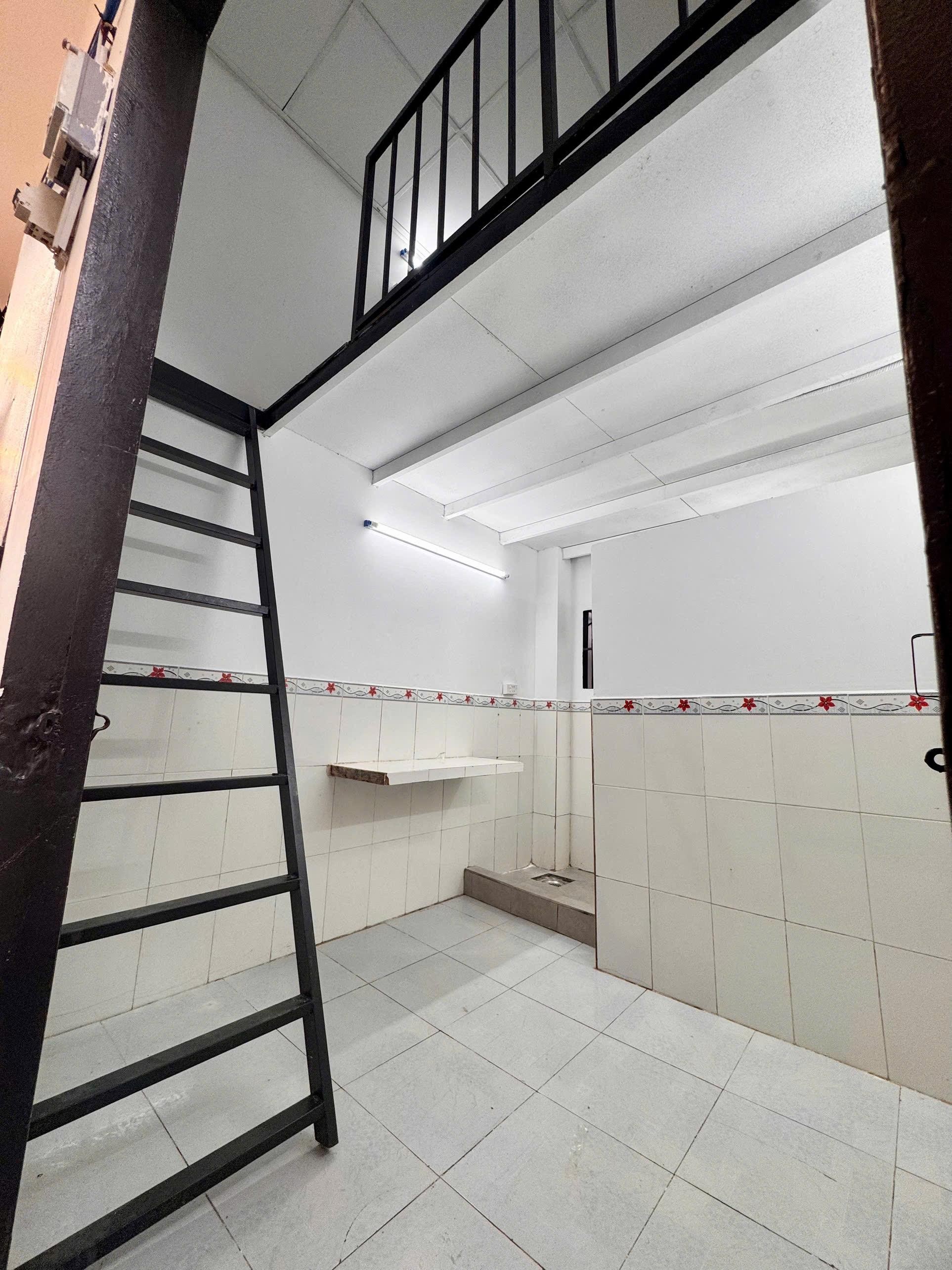 Phòng trọ Trần Xuân Soạn, P.Tân Thuận - 20m² - 3tr8 - Có gác, máy lạnh - Ảnh 1