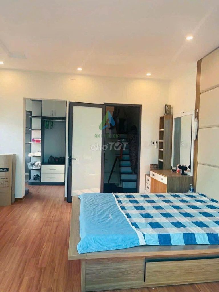 BÁN NHÀ 4 TẦNG 2 MẶT TIỀN KIỆT NGUYỄN HỮU THỌ,HẢI CHÂU