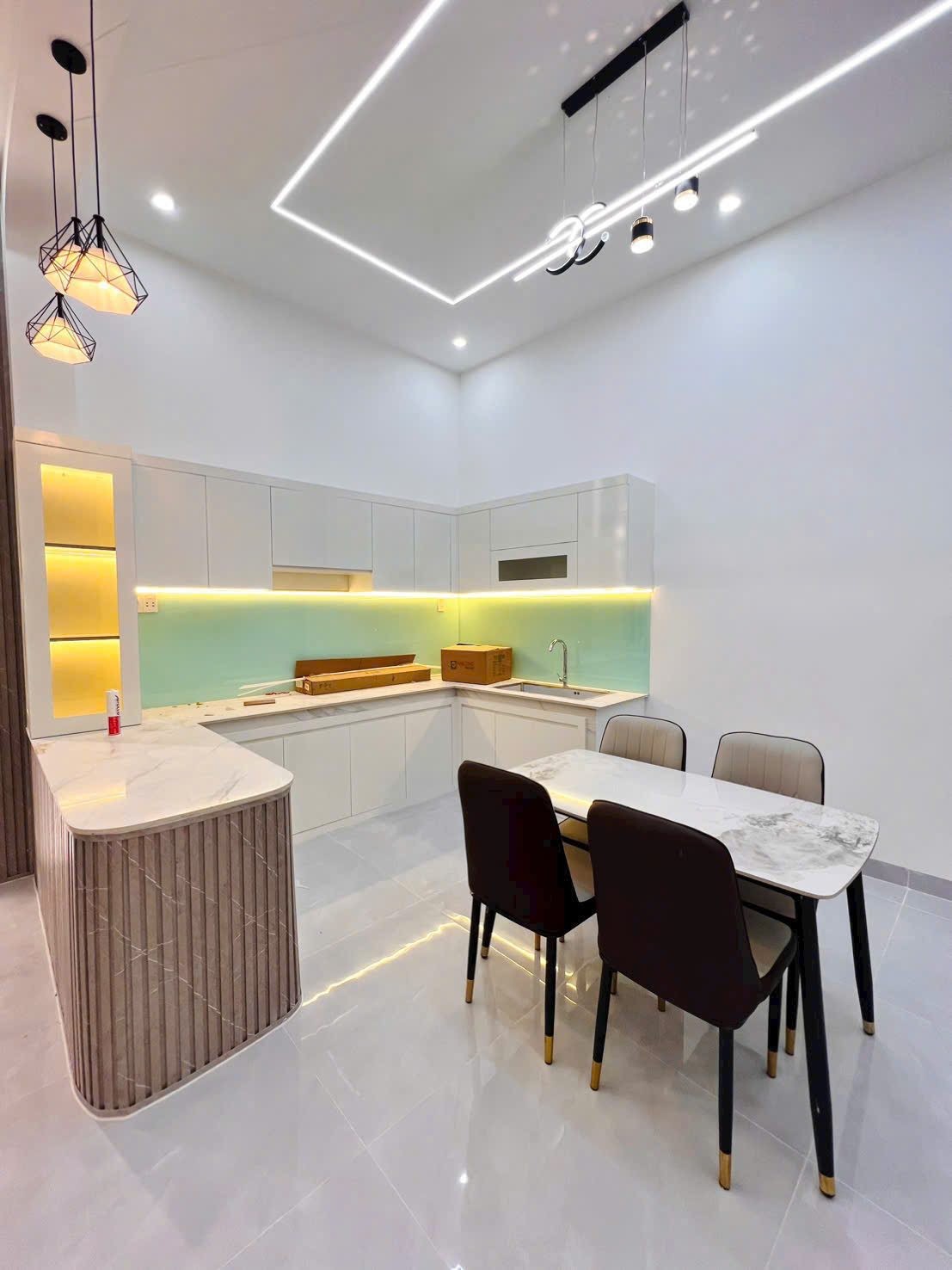 Gia đình cần chia tài sản bán gấp căn nhà lầu gần hành chính công Phường Tân Triều. Giá 1tỷ6. Trả trước 400Triệu nhận nhà