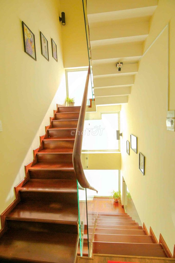 Bán Villa mặt tiền đường Trần Thái Tông Đà Lạt giá tốt.