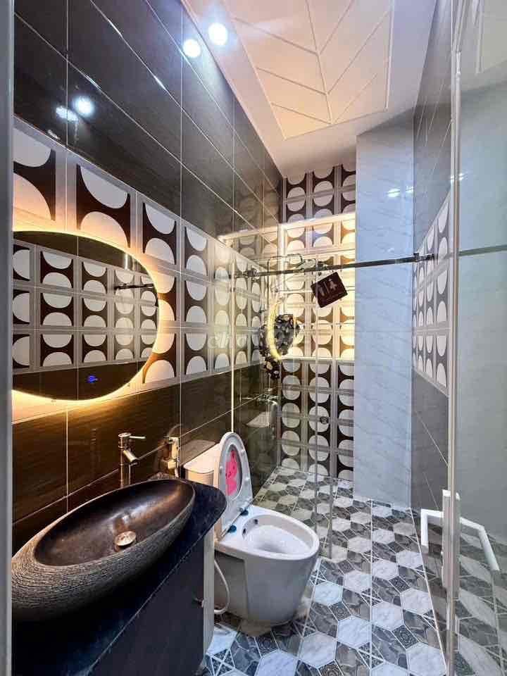 CHỦ ĐỊNH CƯ BÁN GẤP CÓ GIÁ TỐT NHÀ MẶT TIỀN TÚ XƯƠNG KDC HỒNG PHÁT - Ảnh 1