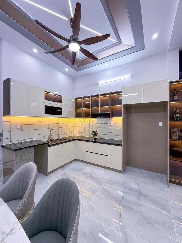 NHÀ LẦU MỚI XÂY LỘ Ô TÔ 3 PHÒNG NGỦ GẦN ĐẠI HỌC Y DƯỢC CẦN THƠ