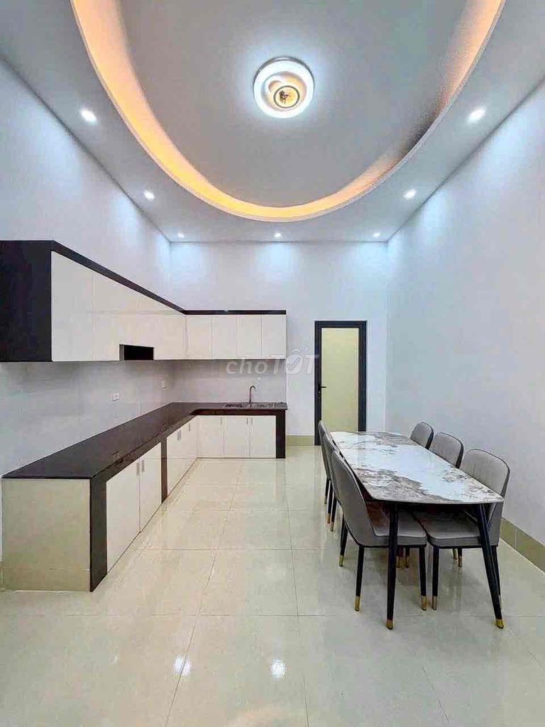 NHÀ LẦU CÓ SÂN ĐẬU Ô TÔ LIỀN KỀ KĐT ĐẠI NGÂN GẦN CHI CỤC THUẾ CẦN THƠ
