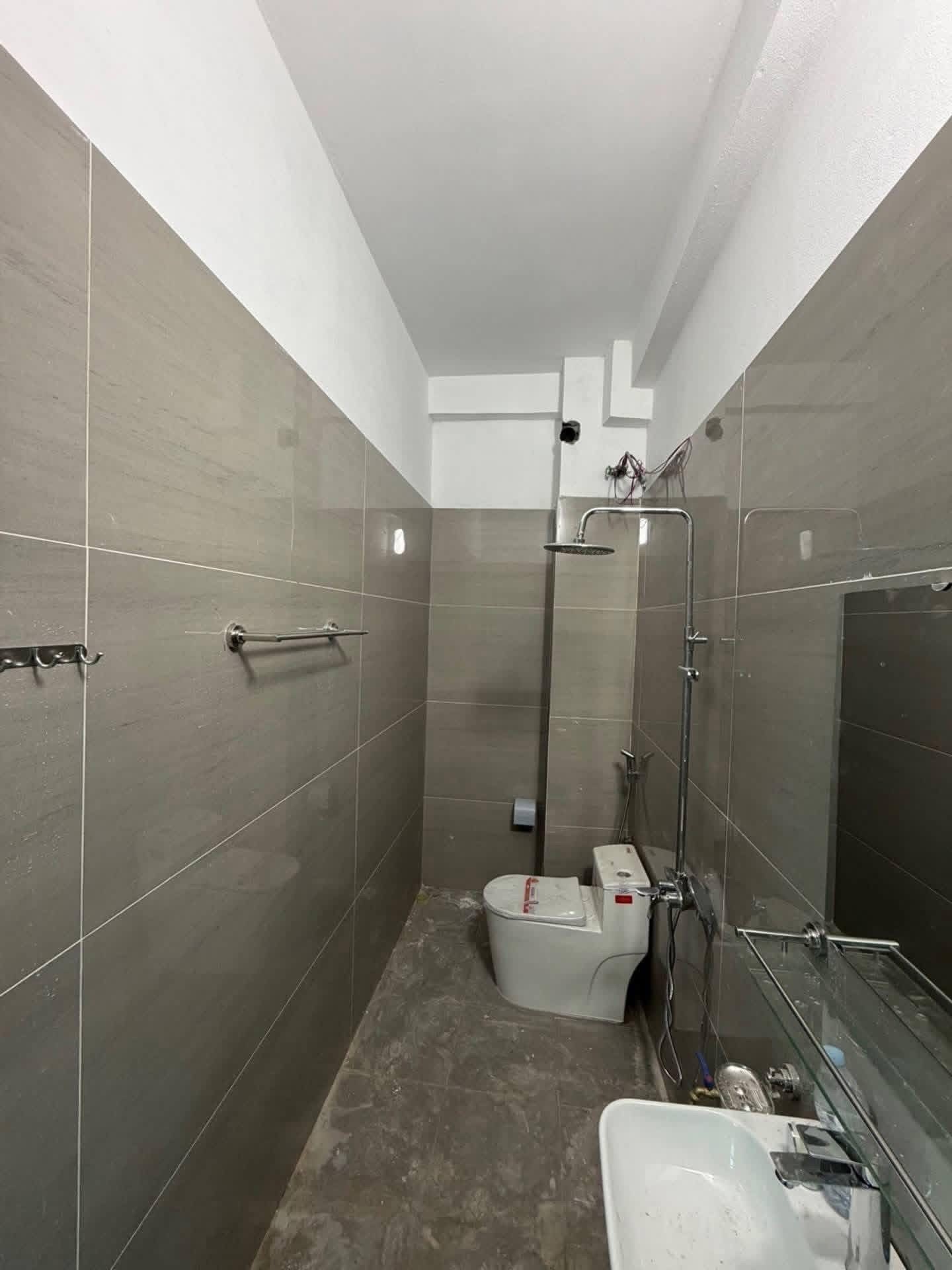 BÁN NHÀ ĐẸP - GIÁ TỐT 2TỶxx - NHIỀU TIỆN ÍCH - Ở THOẢI MÁI
