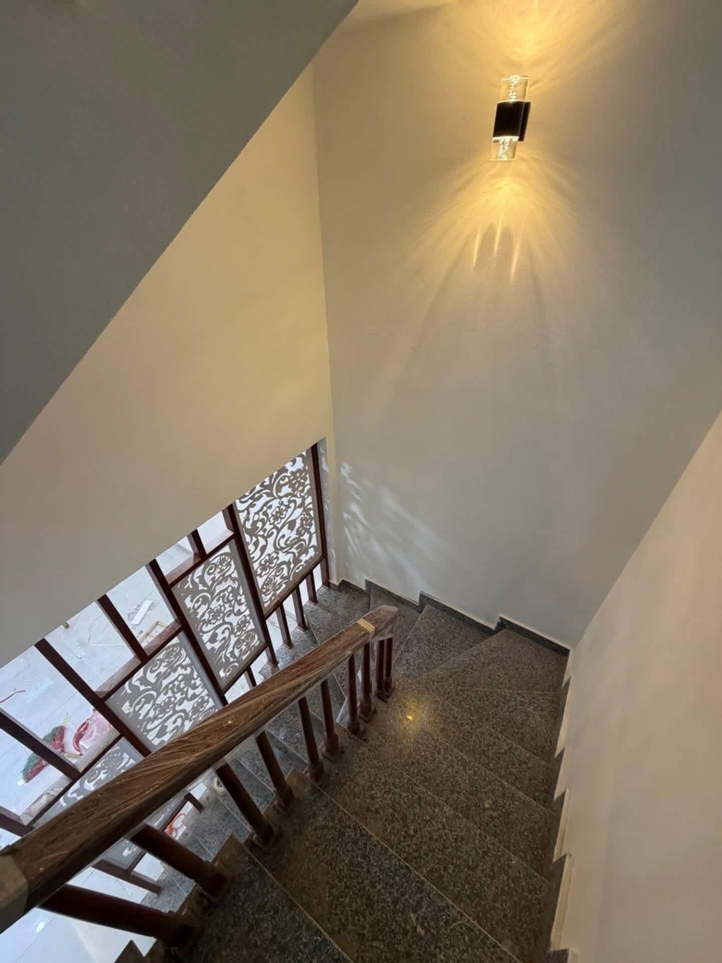 BÁN NHÀ ĐẸP - GIÁ TỐT 2TỶxx - NHIỀU TIỆN ÍCH - Ở THOẢI MÁI