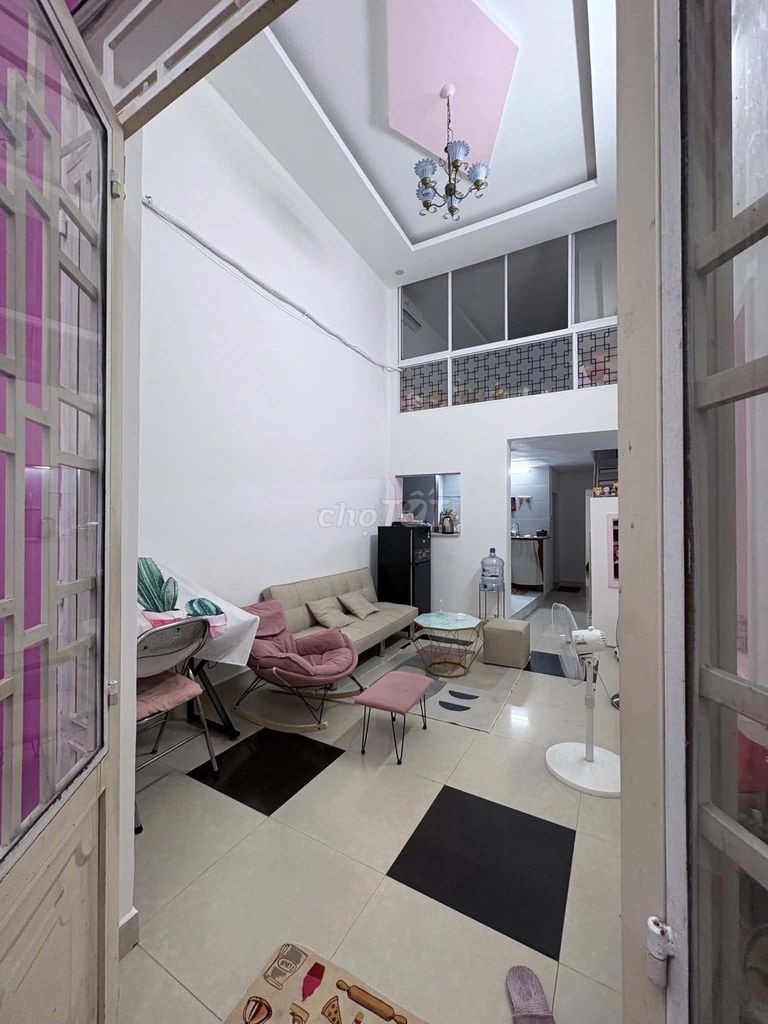Nhà 2 tầng kiệt Trần Cao Vân, sát trường THCS Hoàng Diệu