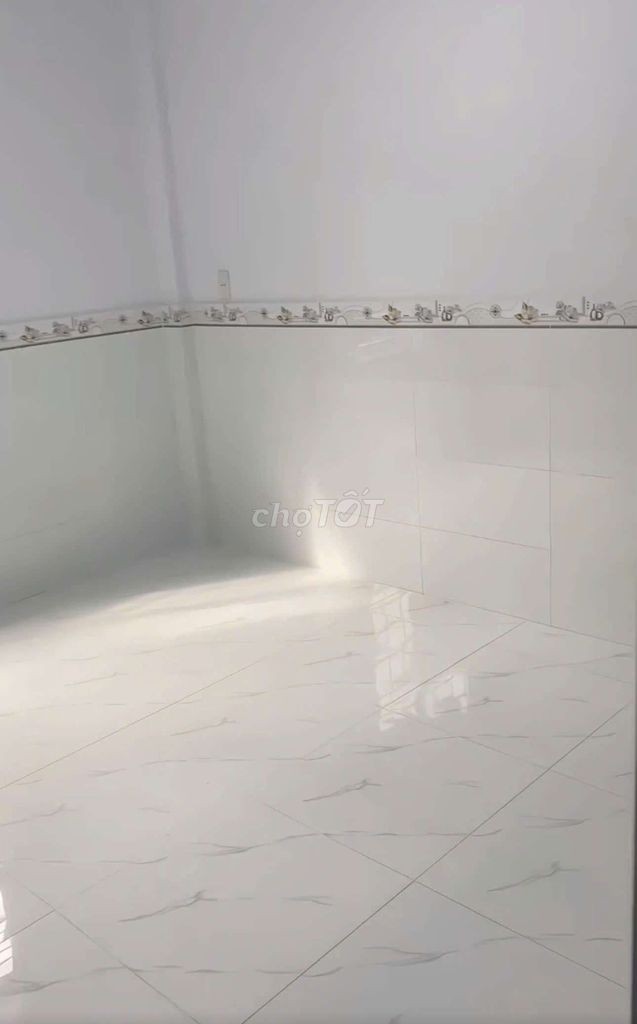 BÁN NHÀ TRỆT LẦU 4PN 2WC MỚI SƠN SỬA KDC 586 LỘ OTO GIÁ 2.75 TỶ