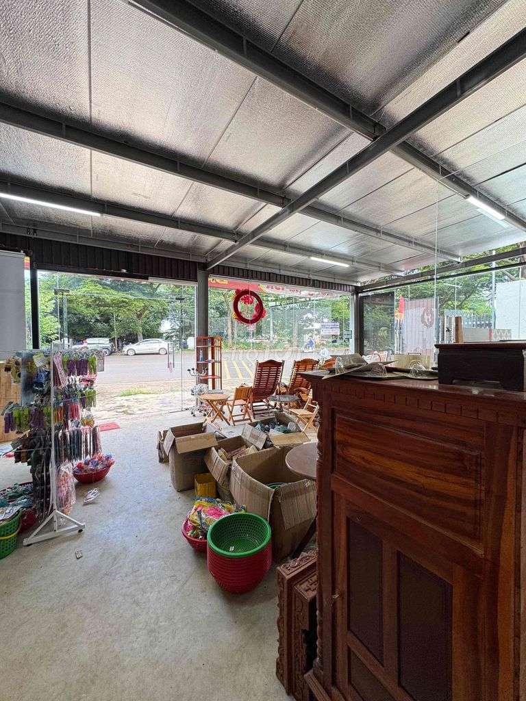 bán showroom mặt tiền kinh doanh
