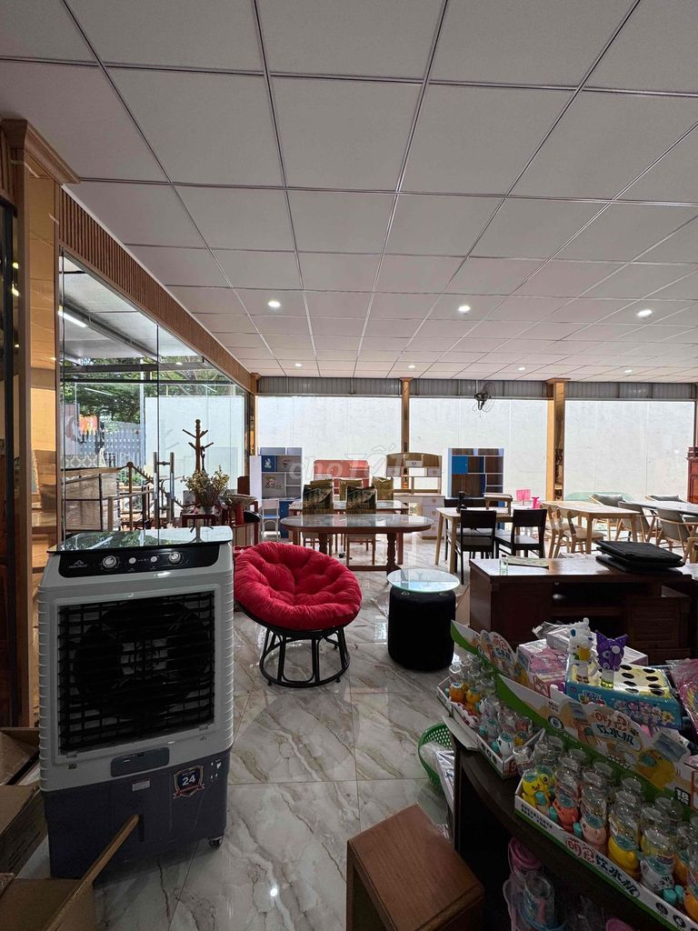 bán showroom mặt tiền kinh doanh