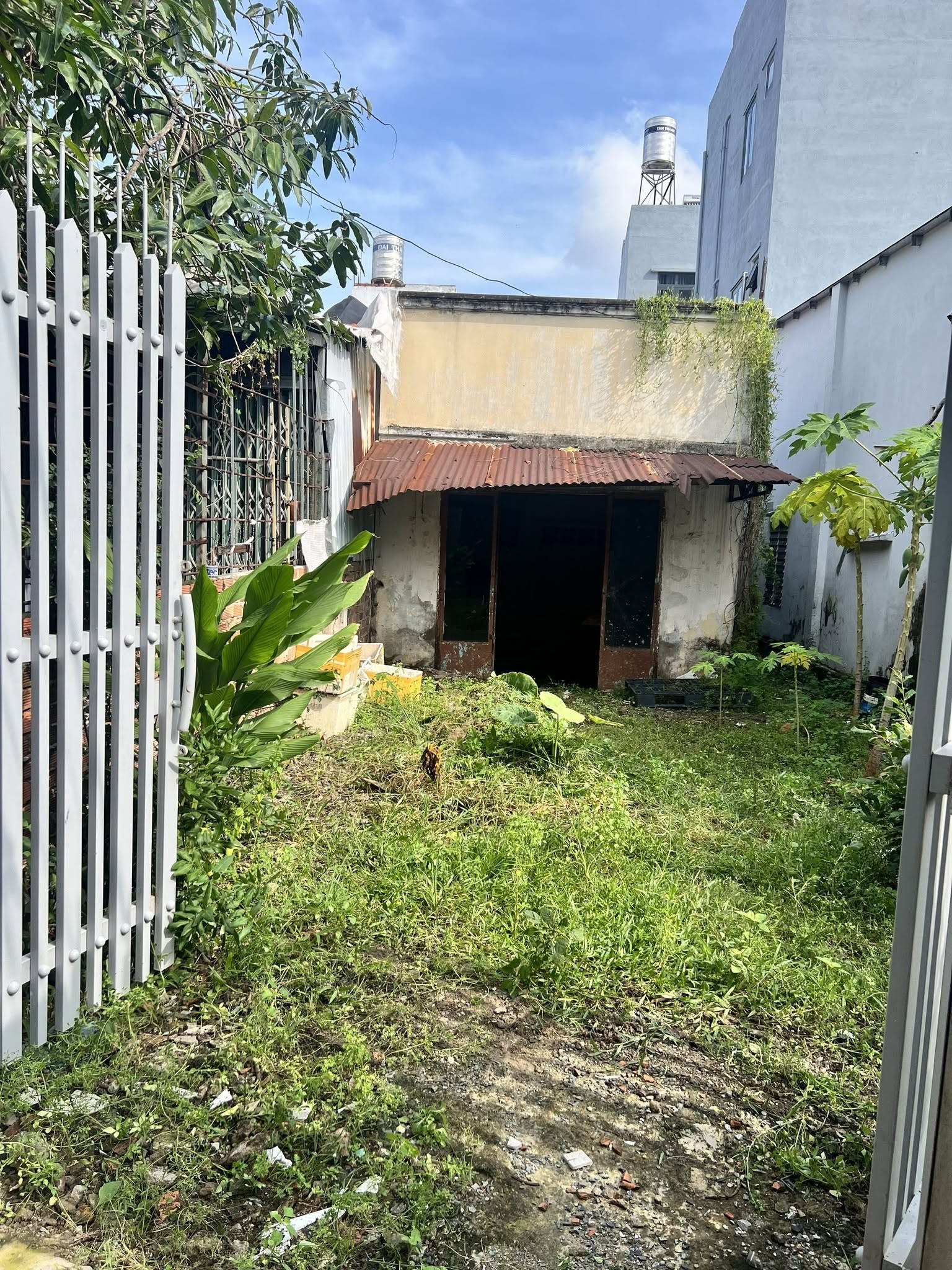 CHÍNH CHỦ CẦN BÁN ĐẤT HẺM KÈM NHÀ NÁT DIỆN TÍCH LỚN ĐƯỜNG 49 CÁCH MẶT TIỀN 50M, PHƯỜNG HIỆP BÌNH.TP.HCM - Ảnh 1