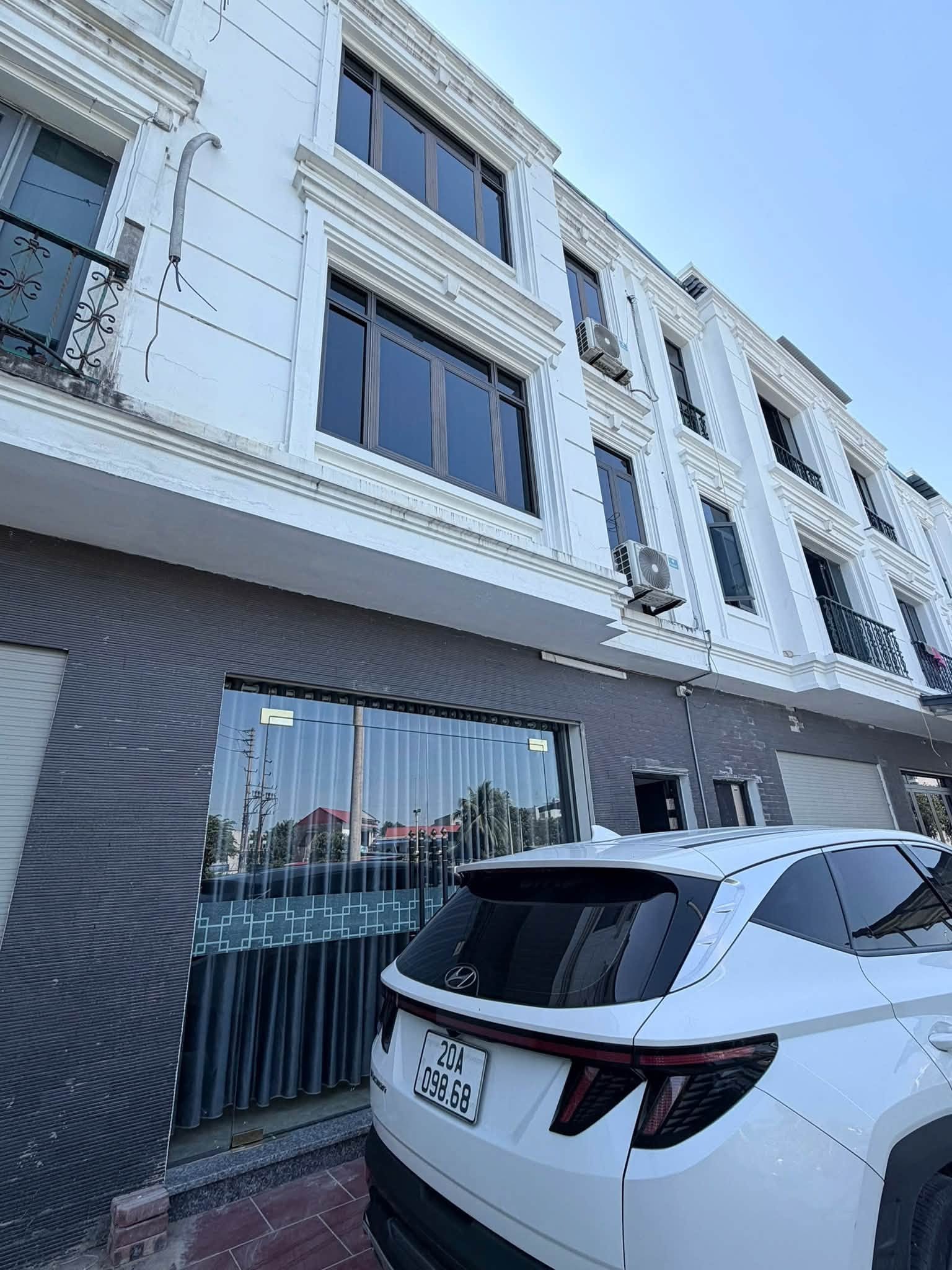 Cho thuê nhà 3 tầng 60m2, Một p khách, 3 phòng ngủ, 1 p bếp - Ảnh 1