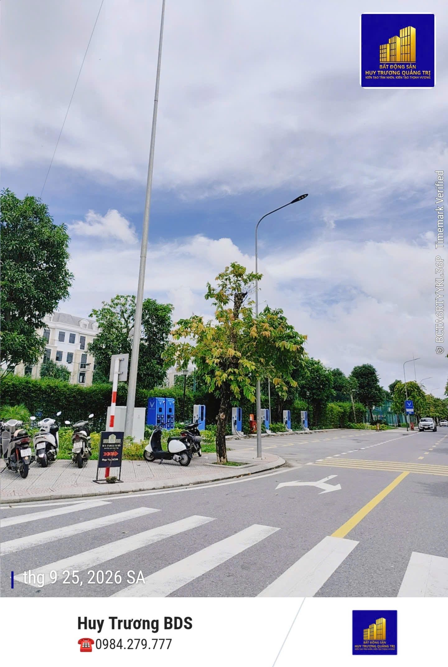 Shophouse Vincom hoàn tiện 4 tầng view công viên - căn xẻ khẻ!