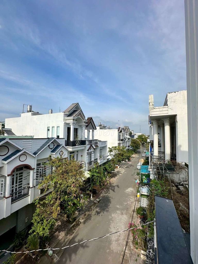 NHÀ 2 LẦU GIÁ TỐT - KDC HƯNG PHÚ 1 - Ảnh 2