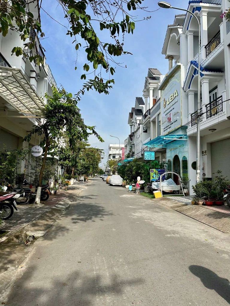 NHÀ 2 LẦU GIÁ TỐT - KDC HƯNG PHÚ 1 - Ảnh 3