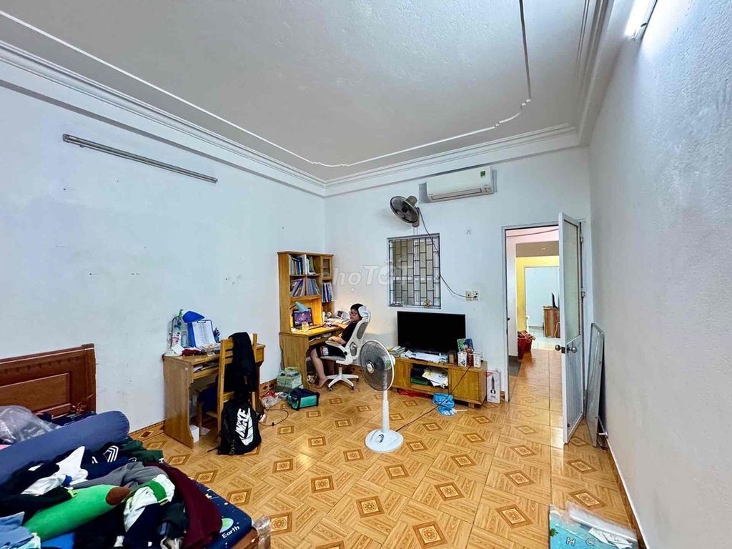 Bán nhà phố Chợ Cột Đèn, độc lập, sân cổng. 68m2, 3 tầng. 2.99 tỷ.
