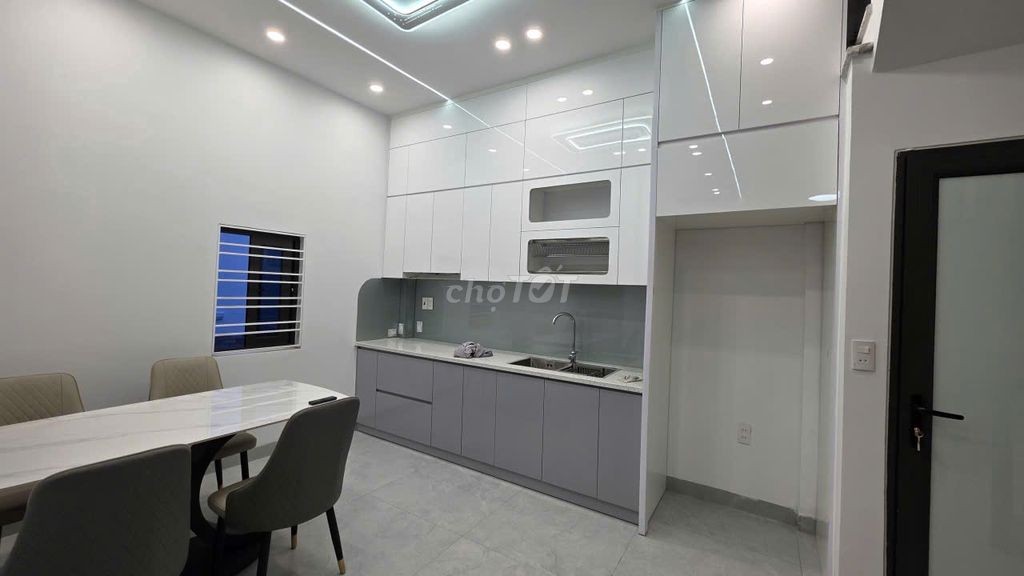 Nhà 3 tầng Mới Lô Góc Mặt Đường Thông Giá 2,48 tỷ.
