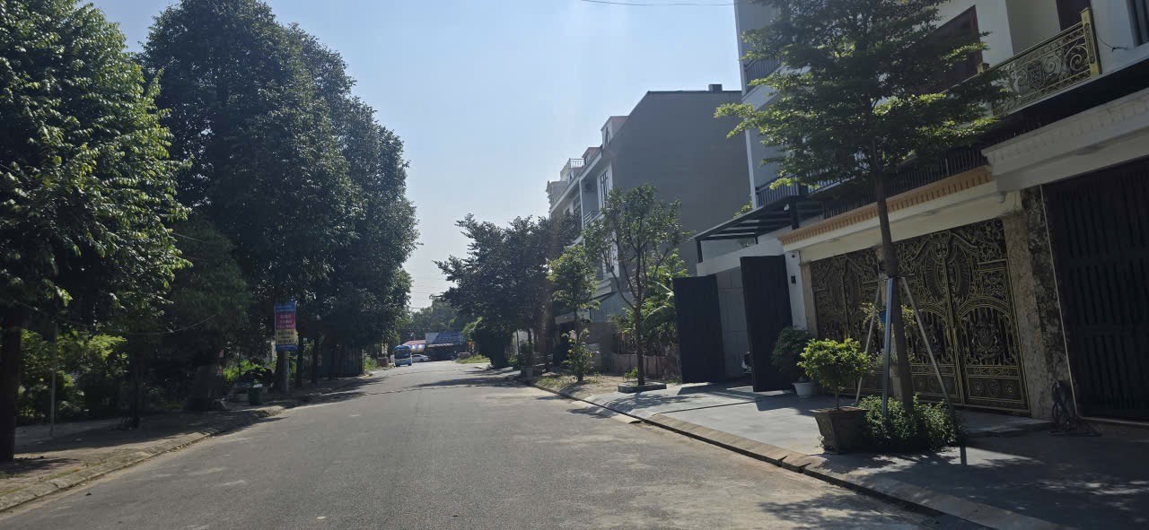 Bán đất dãy NQ3 mặt đường đại tráng nhìn vườn hoa KĐT đại dương. Diện tích 117m mặt tiền 6m hướng tây bắc. Phường võ cường tỉnh bắc ninh VIP