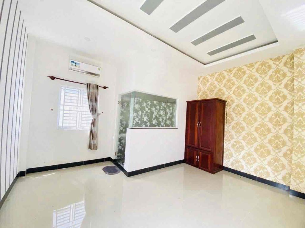BÁN NHÀ 2 LẦU - CÓ HẺM HÔNG 2M - SỔ HỒNG HOÀN CÔNG - KDC HƯNG PHÚ - Ảnh 4
