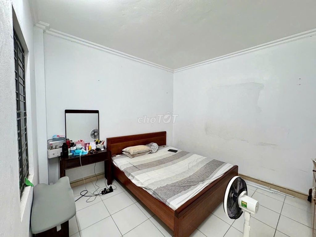 Bán nhà Chợ Cột Đèn - Dư Hàng , 68m , mặt tiền 5.1m , Giá bán 3.1 tỷ