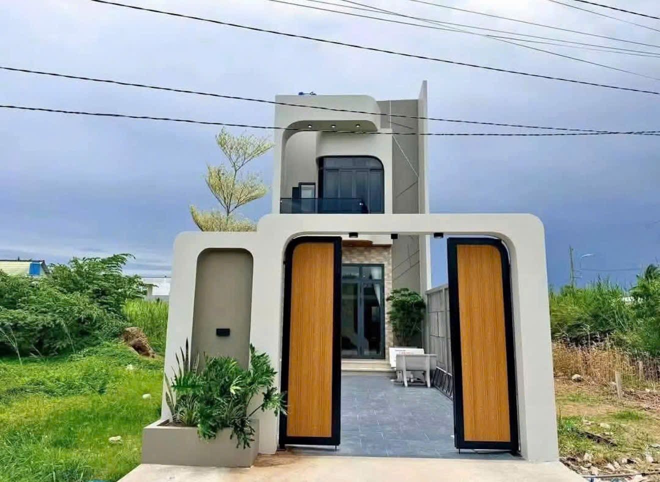 Nhà Độc Lập Sổ Riêng Nay Có Việc Cần Bán, Tặng Nội Thất Cuối Đồng Khởi - Ảnh 1