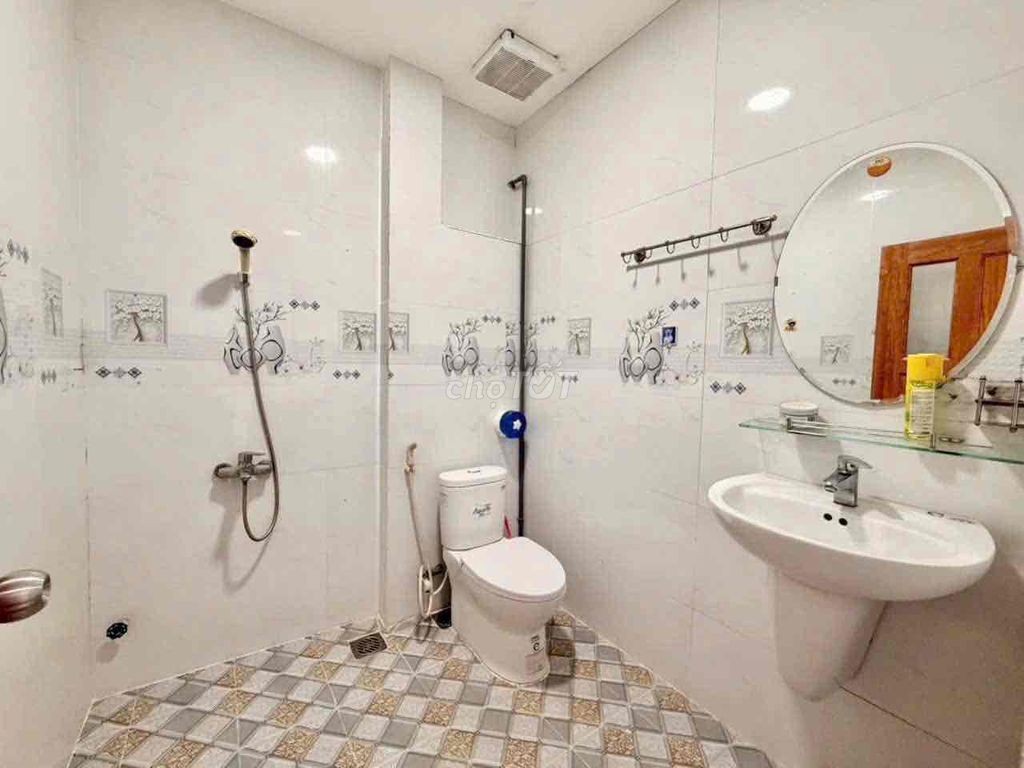 NHÀ 1 TRỆT 1 LỬNG – MẶT TIỀN ĐƯỜNG NHỰA XE Ô TÔ P8 - GẦN TRƯỜNG CHU VĂ