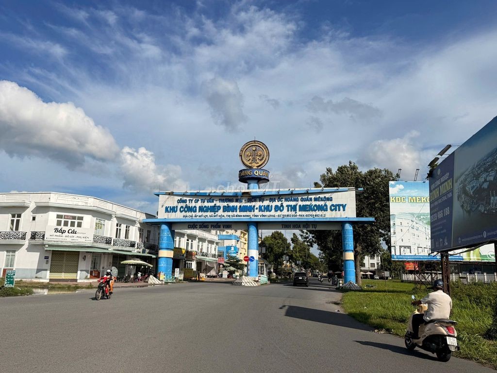NHÀ 4 TẦNG, ĐẤT 105M2, LỘ 30M, KHU DC HOÀNG QUÂN BÌNH MINH, VĨNH LON