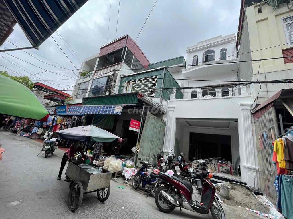 Bán nhà mặt chợ Đầm Triều buôn bán quanh năm, để lại toàn bộ nội thất