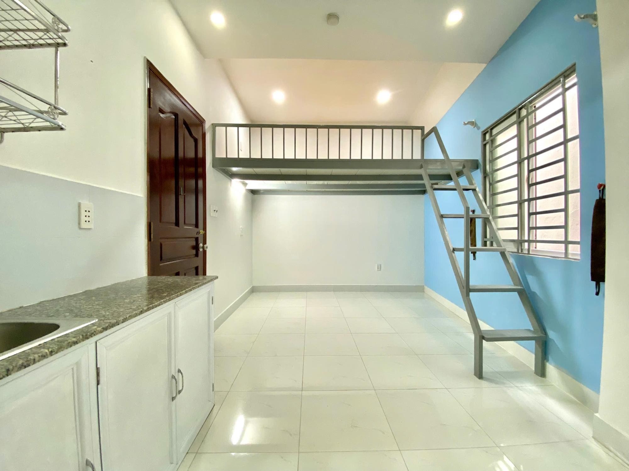 Cho thuê phòng trọ Quận 7 giá 4,3 triệu/tháng, có thang máy, máy lạnh
