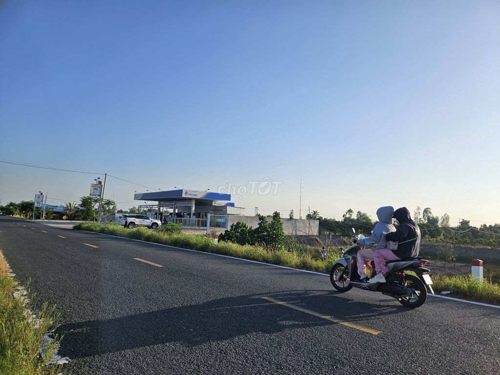 BÁN ĐẤT MẶT TIỀN CẠNH CÂY XĂNG ĐỒNG THÁP–DT: 2700m2 🔥 Giá TỐT: 3,5 tỷ