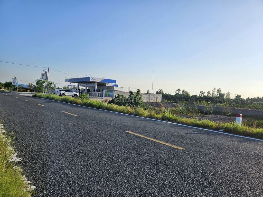 BÁN ĐẤT MẶT TIỀN CẠNH CÂY XĂNG ĐỒNG THÁP–DT: 2700m2 🔥 Giá TỐT: 3,5 tỷ
