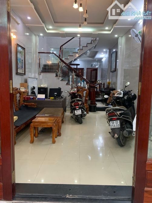 Bán Nhà Hẻm Xe Hơi Chợ Hiệp Bình Gần Gigamall Phạm Văn Đồng, DT 64m2, 2 Tầng Lầu Chỉ 6 Tỷ - Ảnh 2