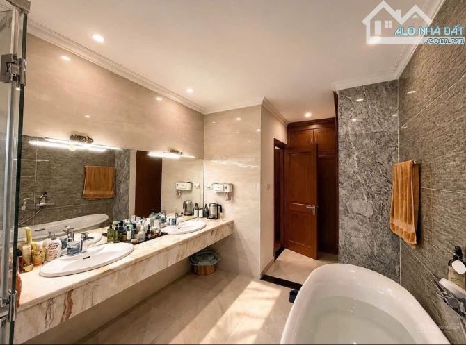 Chủ cần bán nhà Mặt tiền đường Phạm Văn Nghị, Q7(DTCN hơn 104m2). Chốt giá 5tỷ380 - Ảnh 2